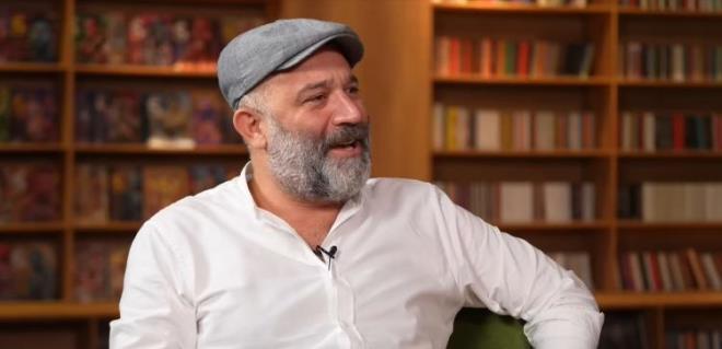 nl oyuncu  "16 sene ok byk. Haftann 5-6 gn ekiyorduk. Zor bir tempoydu. Hedeflerim vard. Tiyatroyu ama hedefim vard." dedi.