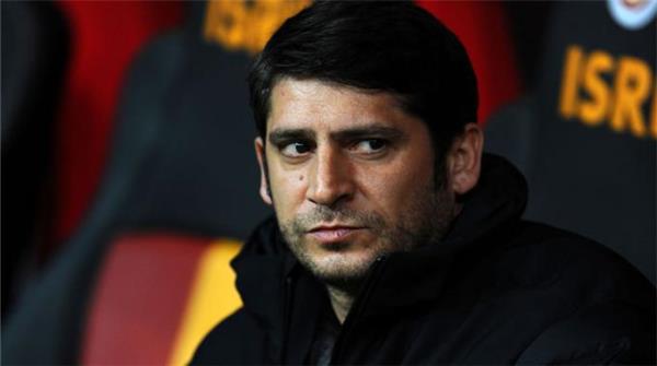 Golc oyuncu Burak Ylmaz da bu toplantya katld iin idmann ilk yarm saatini kard.