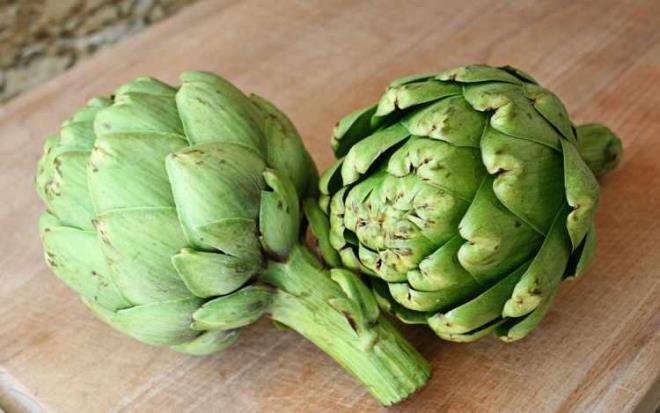 Enginar; ieriinde yksek miktarda fosfor, kalsiyum, demir, sodyum, potasyum, magnezyum, inko, A, B1, B2, B6 ve C vitaminleri barndryor. Zengin mineral ve vitaminleriyle bakl glendiriyor.