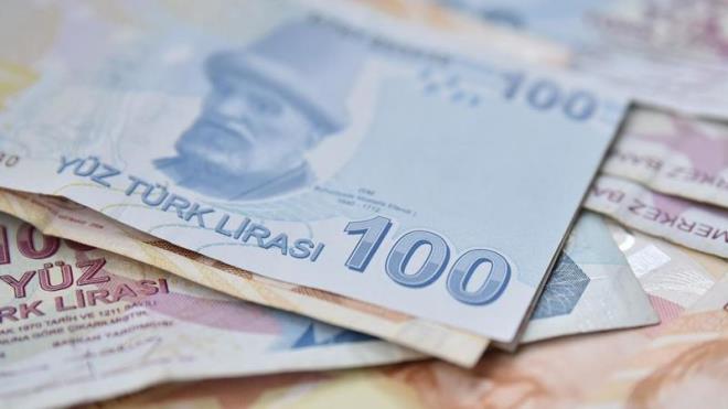 KM NE KADAR VERYOR?<p>      ZRAAT BANKASI<BR>      Ayl 10.000 lirann altnda olanlara 5.000, 10.000-14.999 lira arasnda olanlara 8.000, 15.000-19.999 lira arasnda olanlara 10.000, 20.000 lira ve zeri olanlara 12.000 lira.
