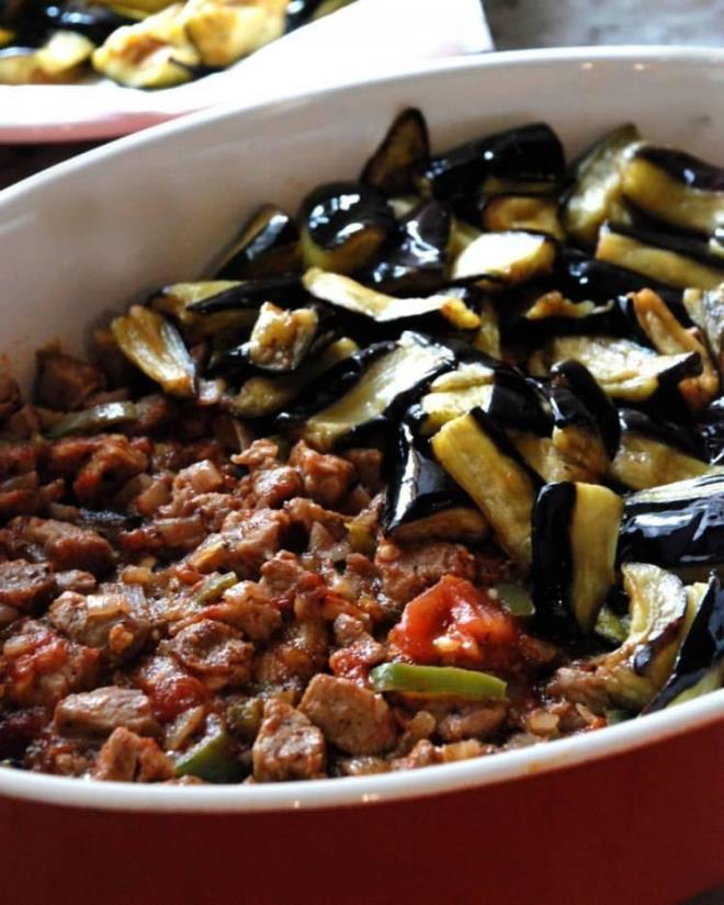 KALBNZE GECE BAKIMI YAPAR    Patlcan kalbiniz iin bulunmaz bir nimettir. eriindeki zengin potasyum, B6 vitamin gibi eitli vitamin ve mineraller salkl kalp iin olmazsa olmazlardandr.Ayn zamanda patlcandaki antioksidanlar, kan basncnz drmeye ve vcudunuzdaki serbest radikallerle savamaya yardmc olur.