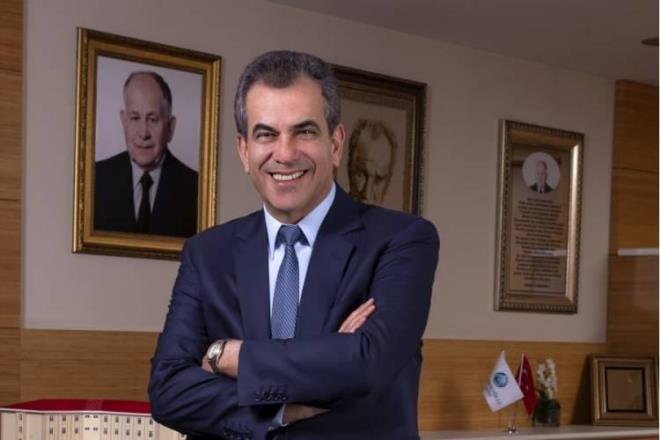 ERDEMOLU BENC SIRADA YER ALDI    Geen sene 5,3 milyar dolarlk servetiyle Trkiye'nin birinci srasnda yer alyordu. Bu yl Sasa hisselerindeki deer dnn etkisiyle beinci srada yer ald.