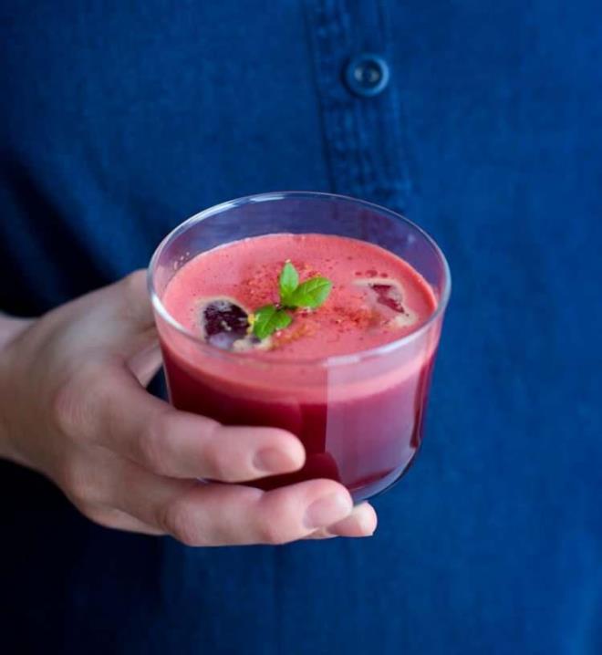 PANCAR FAYDALARI  <br>  - Karacier ve akcier hastalklarnn nlenmesine yardmcdr.    - Pancarn en nemli faydalarndan biri vcudun kansere kar koruyucu kalkan gelitirmesini salyor.    - ikinlie ve hazmszla iyi gelir. Ayn zamanda barsaklarn korur. Yeterli posa tketiminin kolon kanserine kar koruyucu nitelikte olduu dnlrse de byk fayda salar.