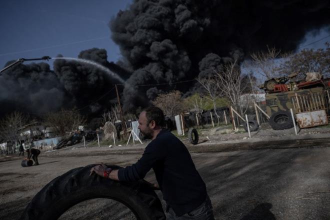 Ankara Cumhuriyet Basavcl?ndan yaplan aklamaya gre, yangna neden olduklar deerlendirilen ve grg tan tarafndan tehis edilen A.F.E. ile birlikte A.E.., F.E.A., A.E.. ve M.E.. sorgularndan sonra adliyeye sevk edildi.