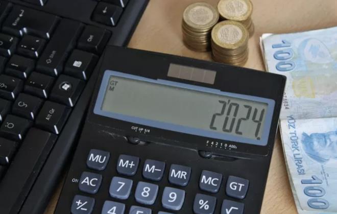 sa Karaka asgari crete ara zam iin herhangi bir yasal dzenlemeye ihtiya duyulmadan yeni bir art yaplabileceini belirterek, ''Ylda en az bir kez belirlenmesi gerekiyor.