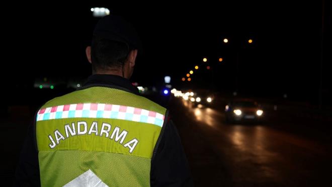 Otobs ofr Ahmet Topsakal, "Yollar biraz kalabalk. Denetimler de sk. Yolcularmza da kemer konusunda her eyi ikaz ediyoruz. Bayram tela biraz hzl geiyor" dedi.