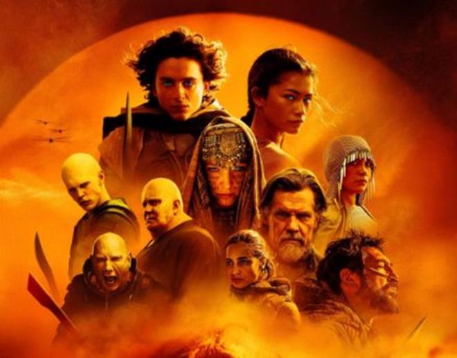 DUNE 2 KADROSU    lk filmde olduu gibi ikinci filmde de Zendaya, Rebecca Ferguson, Javier Bardem, Josh Brolin, Stellan Skarsgard, Dave Bautista, Charlotte Rampling ve Stephen McKinley Henderson yer alyor. Yeni filme ise Austin Butler, La Seydoux, Souheila Yacoub, Florence Pugh da dahil oldu.