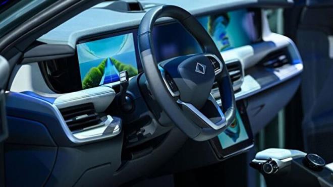 Togg'un da Tesla'nn stratejisini izlediine yer verilen haberde, Trkiye'nin otomobili iin Cumhurbakan Recep Tayyip Erdoan'n onayyla yola kld ve otomobil iini ince detaylarna kadar bilen Grcan Karaka gibi bir CEO bulunduu aktarld.Haberde, Karaka'n, "Sadece bir otomobil reticisi olmak istemiyoruz." ifadesine yer verilirken, Karaka'n 20 yldan fazla Alman otomotiv tedarikisi Bosch iin alt ve Alman irketin Asya operasyonlarnn banda olduu bilgisi yer ald.