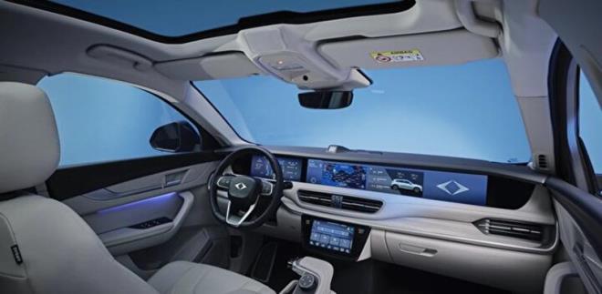 Togg T10X'in hareketli bir arka aks olmad halde (Dn apn klten hareketli arka tekerler) 9,50 metrelik dn ap yakaladnn aktarld haberde, 2 bin 165 kilogram arlndaki aracn olduka evik hareket edebildii ifade edildi.