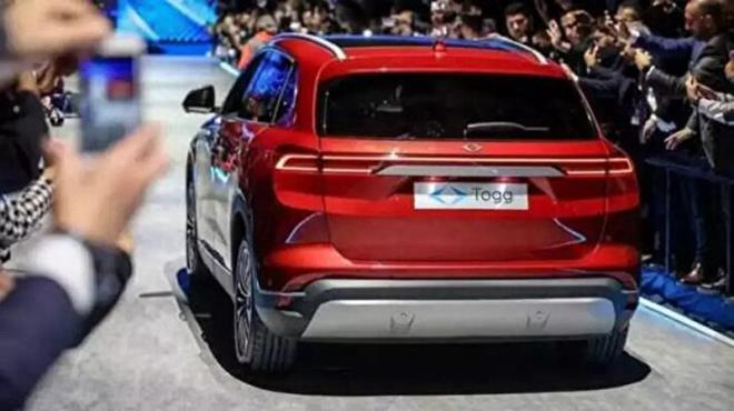 Alman Stern dergisinde (Frankfurter) yer alan haberde, Trkiye'nin Otomobili Giriim Grubu'nun (Togg) akll yaam zmleriyle srekli internetin iinde olan, uzaktan gncellenebilen akll cihaz T10X'in "Trklerin prestij nesnesine" dnt belirtildi.    Derginin, "Togg Almanya'ya da geliyor: te Trk elektrikli aracnn srne dair detaylar" balyla verdii haberde, T10X'in dijital ekosistemine vurgu yapld