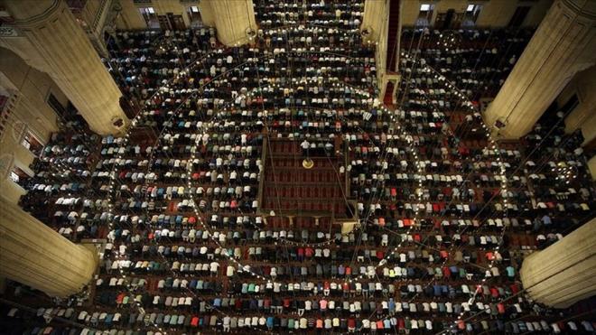 L L BAYRAM NAMAZI SAATLER 2024  <br>  llere gre deiiklik gsteren bayram namaz saatlerini Diyanet leri Bakanl duyurdu. Bayramn 1. gn olan 10 Nisan sabah klnacak olan namaz saatleri yle;  <br>  "Adana: 06.41, Adyaman: 06.29, Afyonkarahisar: 06.59, Ar: 06.08, Aksaray: 06.45, Amasya: 06.37, Ankara: 06.49, Antalya: 07.00, Ardahan: 06.09, Artvin: 06.13, Aydn: 07.10, Balkesir: 07.09, Bartn: 06.50, Batman: 06.17, Bayburt: 06.19, Bilecik: 07.00, Bingl: 06.19, Bitlis: 06.13, Bolu: 06.54, Burdur: 07.01, Bursa: 07.04, anakkale: 07.15, ankr: 06.46, orum: 06.40, Denizli: 07.05, Diyarbakr: 06.21, Dzce: 06.55, Edirne: 07.13, Elaz: 06.24, Erzincan: 06.23, Erzurum: 06.15, Eskiehir: 06.59, Gaziantep: 06.33, Giresun: 06.26, Gmhane: 06.22, Hakkari: 06.07, Hatay: 06.38, Idr: 06.04, Isparta: 07.00, stanbul: 07.04, zmir: 07.13, Kahramanmara: 06.34, Karabk: 06.49, Karaman: 06.49, Kars: 06.08, Kastamonu: 06.45, Kayseri: 06.39, Kilis: 06.34, Krkkale: 06.47, Krklareli: 07.11, Krehir: 06.44, Kocaeli: 07.00, Konya: 06.52, Ktahya: 07.01, Malatya: 06.28, Manisa: 07.12, Mardin: 06.19, Mersin: 06.44, Mula: 07.09, Mu: 06.15, Nevehir: 06.42, Nide: 06.43, Ordu: 06.28, Osmaniye: 06.37, Rize: 06.18, Sakarya: 06.58, Samsun: 06.34, anlurfa: 06.27, Siirt: 06.14, Sinop: 06.39, rnak: 06.12, Sivas: 06.33, Tekirda: 07.10, Tokat: 06.34, Trabzon: 06.21, Tunceli: 06.23, Uak: 07.04, Van: 06.08, Yalova: 07.03, Yozgat: 06.41, Zonguldak: 06.52."