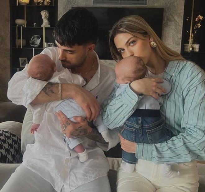 do Tatlses - Yasemin efkatli ifti minik ikizleriyle "yi bayramlar" dedi.