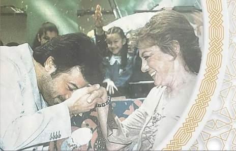 Kerem Alk, "Dndm ne alaym bayramda, byklerimden dua... Kklerimden glck... Sevenlerimden gnl aldm. Ne garip iki tarafn da yayor insan bayramn. Bir taraf coku dolu... Umut gnleri, dayanma gnleri... br taraf buruk biraz... li gnler hznl gnler... Bana sordular... Dedim ben byle gnlere giderim... Gidenler benden gider... Mutlu bayramlar olsun" dedi.