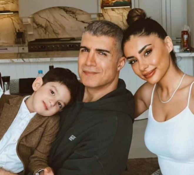 zcan Deniz ve ailesinden "Mutlu bayramlar" dilekleri...