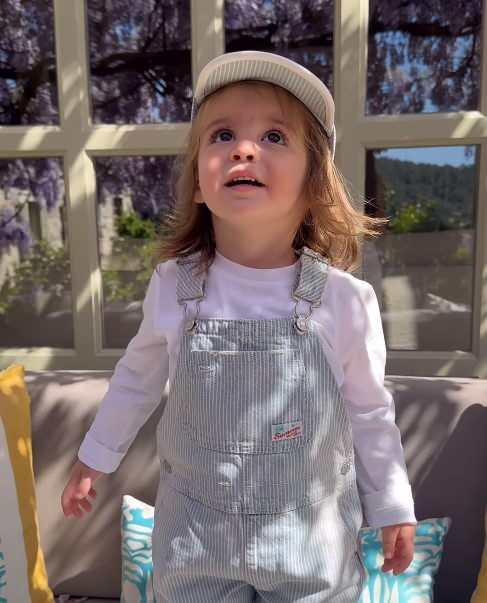 Hande Soral'n bayram kutlamas minik olu Ali'nin azndan! Ali herkese iyi bayramlar diliyor...