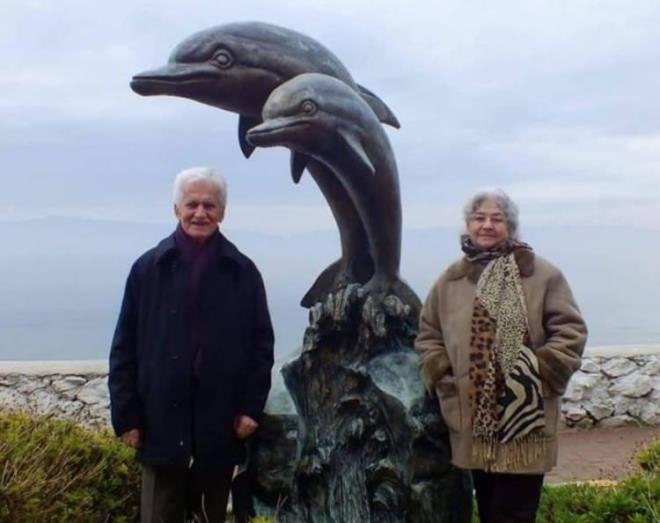 Yakn zamanda pe pee hem annesini hem de babasn kaybeden Zafer Alagz duygulandrd. Merhum annesi ile babasnn fotorafna yer veren Alagz, "Sizler olmadan ilk bayrammz. Mekanlar cennet,ruhlar ad olsun." notunu dt.