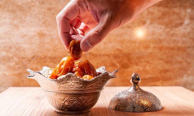 Ramazan ayndan sonra gelen aya evval ay deniyor. evval, Hicri takvime gre yln 10. aydr. Ramazan Bayram'nn ilk gnnden itibaren evval ay balar. Peki, bu yl evval orucu (6 gn orucu) ne zaman balyor?