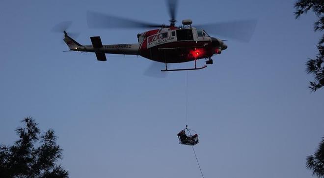 Antalya Bykehir Belediyesi'ne ait teleferik hattndaki demirlerden biri yerinden koparak, kabinlerden birine arpt. Metrelerce yksekten den kabinde bulunan 8 kiiden 1'i hayatn kaybetti, 7 kii de yaraland.
