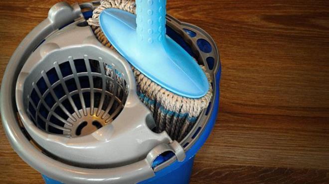 Yerleri sileceiniz suyun oranna gre ay kullanm deiebilir. Ancak buradaki pf nokta, demlenmi ve dinlenmi ay eklemektir. Temizlie balamadan nce parkenize zarar gelmemesi iin kk bir deneme yapmalsnz.