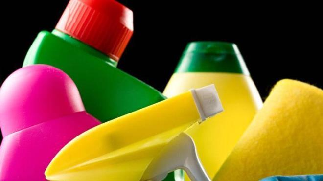 Baz durumlarda parkeleri ne kadar ok silerseniz silin, iyi deterjan kullanm dahi fayda etmeyebiliyor. Ancak herkesin mutfanda bulunan siyah ay, bu sorunu kknden halledebilir.