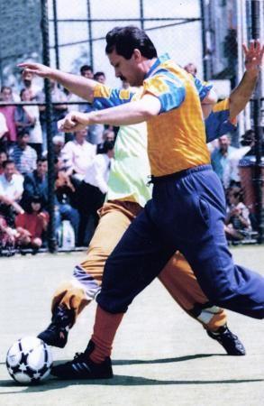 ETTnin futbol ube sorumlusu Erman arcnn giriimleriyle Dereaznda Fenerbahe ile zel bir ma ayarland. Dereaznda oynanan bu ma, Fuat, Ylmaz, Alparslan gibi yldz oyuncularn yer ald Fenerbaheyi 2-1 malup eden ETT takm kazand.