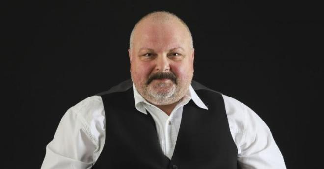 stanbul ili'de Rus uyruklu bir kadnn kiralad otomobili alan ahs kamaya balaynca kadn ve ei tarafndan motosikletle kovaland. Bir sokan knda kstrlan ahs kadna bak ekince imdadna "Rambo Berk" olarak bilinen nl oyuncu Ferhat Ylmaz yetiti. Hrszn ellerini balayan nl oyuncu ona adeta hayat dersi verdikten sonra polise teslim etti.