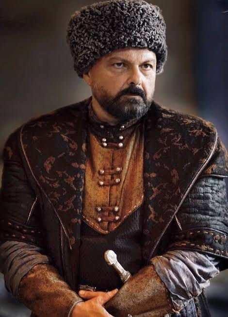 Hrsz yerde bekletildii esnada oyuncu Ferhat Ylmaz, ahsa adeta hayat dersi verdi. ahsa "yakyor mu sana paam" diyen Ylmaz ardndan onu olay yerine gelen polis ekiplerine teslim etti. Yaananlar ise hem gvenlik hem de cep telefonu kamerasna anbean yansd. Kadn ise arabay firmaya teslim edip eiyle kafeteryada bir ay itikten sonra olay yerinden ayrld. Gzaltna alnan ahs ise ifadesi alnmak ve adli ilemleri yaplmak zere emniyete gtrld.