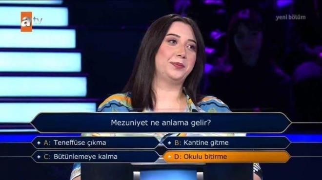 Ardndan 100 bin TL'lik soruya ulaan Buse nal'n karsna, "Trke resm adnda "Konfederasyonu" ifadesi geen tek lke hangisidir?" sorusu kt.