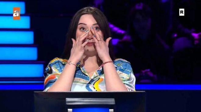 "OYUNCULUKTA BU TEKNKLER KULLANMAYI DENEYECEM"  zldn belirten yarmacya Kenan mirzalolu ise "Az nce mutluluk gzyalar dkyordun. O kadar ksa bir srede bu duygu deiimin nasl oluyor. Oyunculukta bu teknikleri kullanmay deneyeceim" diyerek tebessm etti..