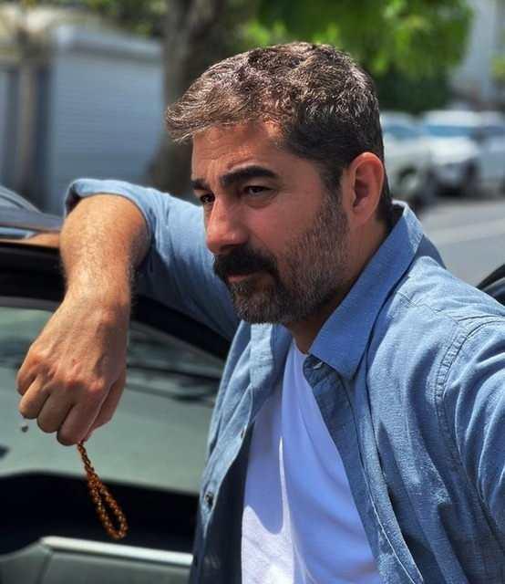 Kendisi torununa dava at. Mahkeme karar sonras da yine beni hedef alan aklamalar yapt. 'Babalk yapsn, babalk nasl yaplr onu rensin' gibi tuhaf ar sylemlerde bulundu. Yani olay yine bana geldi. Benim olum, 2 yanda lseminden annesini kaybetti. Ben genceciktim. O srada Kars Sarkam?ta vatani grevimi yapyordum. Askerden geldim, babaln yaptm. Mert?in bymesinde hem annemin, hem halalarnn, hem de rahmetli annesinin ailesinin emei oktur. Allah, raz olsun.