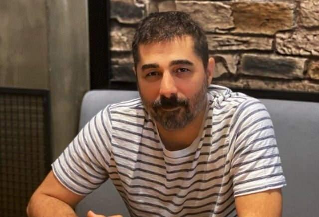 Ahmet Tatl, sosyal medya hesabndan yapt aklamada unlar syledi: Herkese merhaba? Getiimiz gnlerde brahim Tatlses?in yine beni ve olumu hedef alan sylemlerinden sonra aklama yapmam elzem oldu. Ramazan ay ve bayram dhi dinlemeyen brahim Bey'in aslsz ithamlarndan sonra ben de birka ey sylemek istiyorum. Olum Mert?e yllar nce kendi istei ve rzasyla sahip olduu evlerden birini verdi, verdi derken tapusunu deil tabii ki de? Zaten ayn sitede bulunan dier evlerinde de rahmetli babaannem ve amcam yayordu. Olum 6 yl nce evlendi ve orada ailesiyle yaamaya devam etti. Sonra kendisi bunu yeni fark etmi gibi dava at. Olumun evi terk etmesini ve geriye dnk kiralar faiziyle istedi. Dnn bir eviniz var ve siz yllar sonra fark ediyorsunuz ki, evinizi torununuzu igal etmi ve siz yllarca bunu fark etmemisiniz. Ne kadar enteresan deil mi? Ben alknm elbette? Olumun arna gitti ama asl sebebini brahim Tatlses?in yaad gelgitler ve bana olan tepkisinden olduunu biliyoruz.