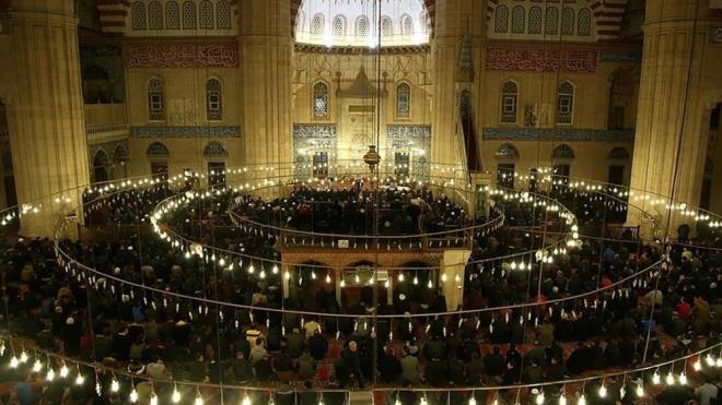 2024 MEVLD KANDL NE ZAMAN?    Diyanet leri Bakanl tarafndan yaymlanan 2024 dini gnler takvimine gre Mevlid Kandili tarihi belli oldu.    Buna gre; Mevlid Kandili bu yl 14 Eyll Cumartesi gn idrak edilecek.