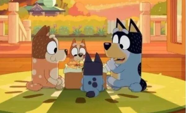 Trkiye'de de yaymlanan Bluey izgi filmi, LGBT evliliine sahne oldu. Bluey'in "The Sign" isimli nc sezon finalinde karakterlerden birinin 2 kadndan oluan ebeveynlere sahip olduundan sz edildi.