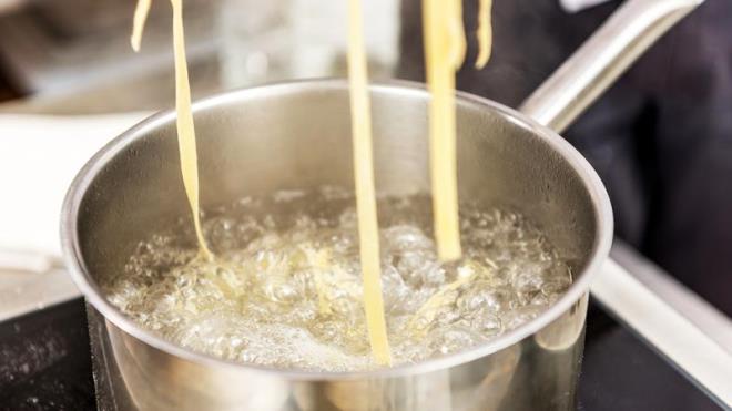 Makarna suyu birok insan tarafndan dklyor. nk makarna her ne kadar sevilerek tketilse de suyunun genellikle ie yaramad dnlyor.