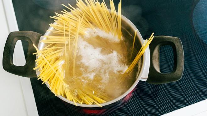 Kirli mutfak gereleri, bulak makinesine yerletirilmeden nce scak makarna suyu ile ykanabilir. Bu sayede sz konusu su ile bulaklarn yalarndan arnmas salanabilir.