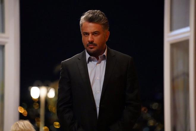 Ayn� anlarda Abidin ve adamlar� da operasyon d�zenledi. Evi arayan Orhan, gizli oday� fark edip Ece'yi buldu.  <p>  Ferit'in ka�t���n� ��renen Abidin, Ak�n ve annesinin Seyran'� al�p ka�t���n� anlat�p yeni bir adres yollad�. Ferit o yola girerken; Ak�n ve Mezide onun arabas�na bo� bir �ekilde rastlad�.