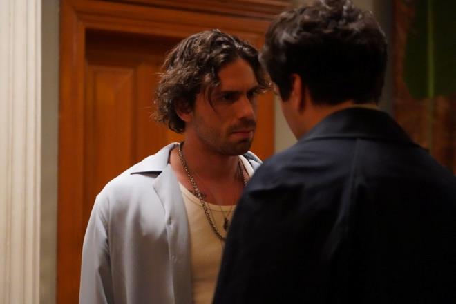 S�n�r� olmad���n� g�steren Kaz�m, Serter ve Doruk'a i�kence etmeye ba�larken; Ferit, Abidin'e ne olursa olsun Seyran'� bulaca��n� s�yledi.<p>    Ertesi sabah karde�inin yoklu�uyla kahrolan Suna, onunla ilgili d���nceleri i�in pi�ma olurken; �ehmuz ve �fakat'� g�rd���n� hat�rlad�. Ard�ndan da onlar� g�rd���n� Kaya'ya anlatt�.<p>    Bir h���mla odadan ��kan Kaya, Carlos'a �ehmuz ve �fakat'� sorarken; Esme de k�z�ndan bir haber olup olmad���n� g�zya�lar�yla Ferit'e sordu.