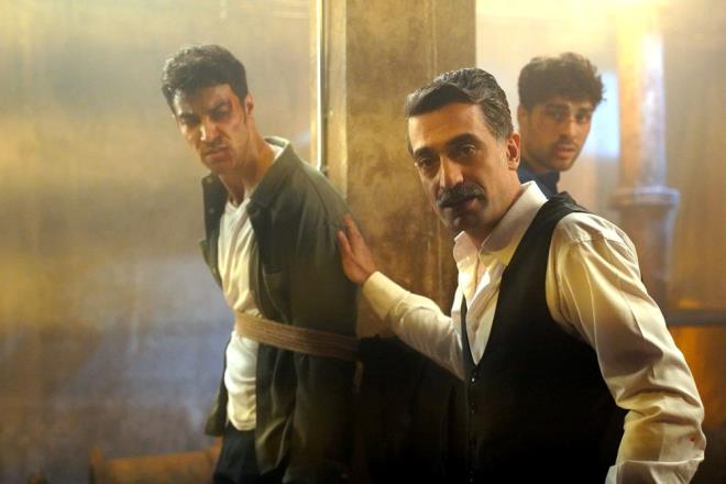 Halis Korhan da eski g�c� kalmad���n� s�yleyip "Elbet yerleri bulunacak, sevab� g�nah� unutacaks�n�z, o zaman ac�mayacaks�n�z. Ailemize bunu ya�atanlarla ayn� havay� solumayacaks�n�z. Bu u�urda servetim fedad�r, �ncesini sonras�n� kimse d���nmesin" dedi.