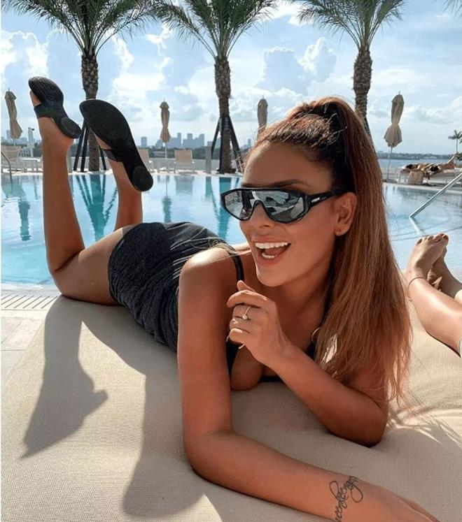 Kesin �l�m nedeninin belirlenebilmesi i�in otopsi yap�lan Takta�?�n cans�z bedeni, �nceki g�n hava yoluyla getirildi�i Adana?daki Kabasakal Mezarl���?nda topra�a verildi.