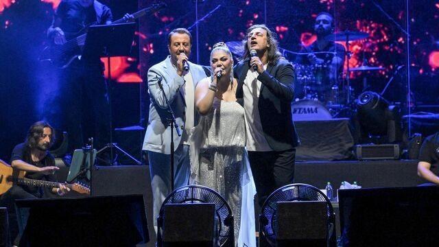 Ne garip tesadf ki, ben de 'Mutsuzum' diyerek ayrldm.30 konser zor dayandm.