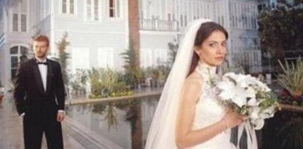 1835-1855 yllar arasnda banker Altunizade Necip Bey tarafndan yaptrlan yalnn mimar Garabed Balyan. 1858'de yalya yerleen Fransz Baron Vandeuvre 40 yl burada yaad.