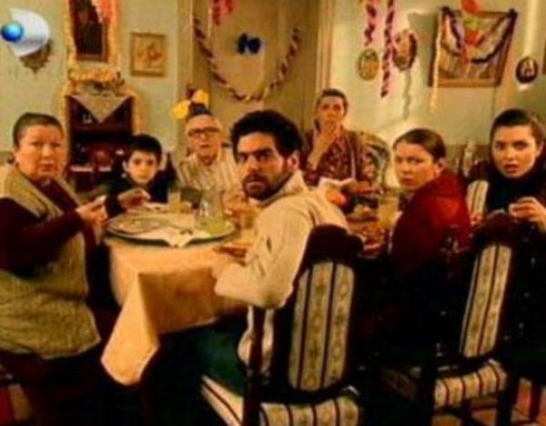 Bu kk Yaprak Dkm'nden nce emberimde Gl Oya dizisinin de ana mekanyd.