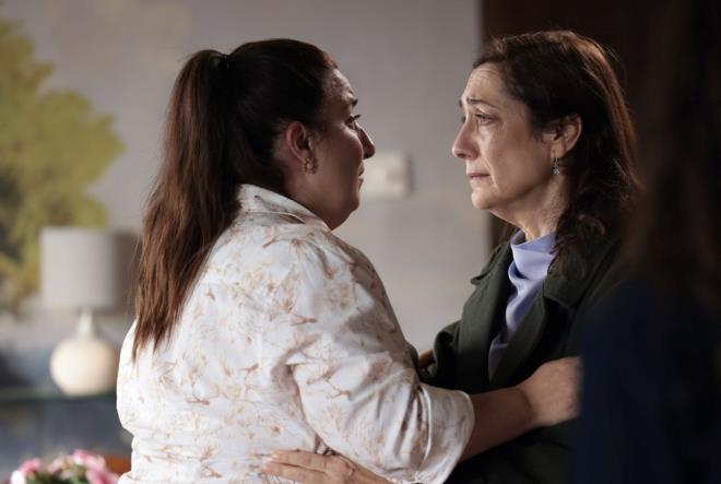 FATMA EVNE DND    Rahmi uyurken kaan ve eve dnen Fatma ise aabeyi Ylmaz'n karsna dikildi. Kendisinin de kzlarnn da kimseye ihtiyac olmadn ifade eden Fatma, "Sen git kendi ailenle ura, bizi bizimle brak. Ben evlatlarmn bandaym" dedi.