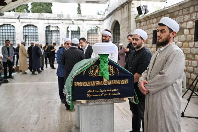Hasan Kl'n naa, Fatih Camii'ndeki cenaze namaznn ardndan topraa verilmek zere Sakzaac ehitlii'ne gtrld.