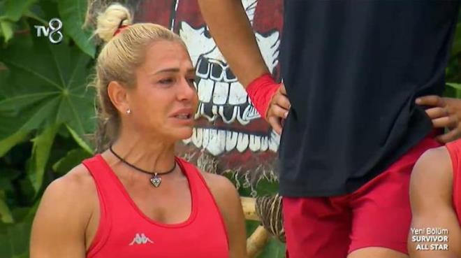 NAGHAN DA DAYANAMAYIP ALADI<p>    Anne-baba olmak ok baka bir ey. Onlar orada sava veriyor biz burada sava veriyoruz. 2016'da ocuumun ilk admn grememitim. Anne-baba zlemi ok fazla evet ama evlat baka bir ey. Atakan'n ocuunun yrn grmemesini ben yllar nce yaamtm ve bunu kimseye anlatamamtm. Onu o kadar iyi anlyorum ki. u an gerekten bambaka moddayken baka moda getik. Bu duygusallk bizi bitirecek.