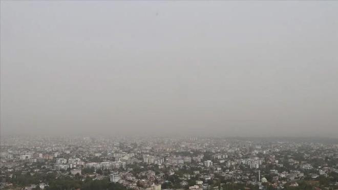 Meteoroloji Genel Mdrl'nden gn ierisinde etkili olmas beklenen toz tanm nedeniyle olumas beklenen gr mesafesinde dme, hava kalitesinde azalma ve ulamda aksamalar gibi olumsuzluklara kar dikkatli ve tedbirli olunmas uyars yapld.