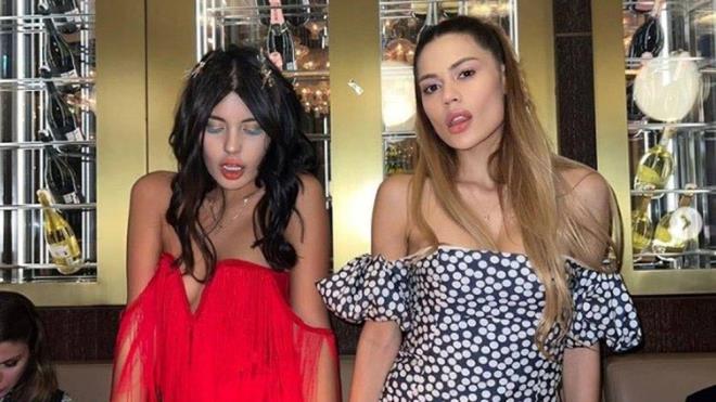 Hastal sebebiyle 37 kiloya kadar den Nihal Candan dn hastaneye kaldrld.    Doktorlar Candan hakknda cezaevinde tedavisine devam edilemeyecei ynnde gr bildirdi.    Bunun zerine Candan'n tutuksuz yarglanmak zere tahliye edilmesine karar verildi.    Nihal Candan'n bugn saat 17.00'de tahliye edilmesi bekleniyor.