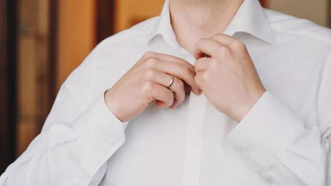 Gmlekteki lekeleri temizlemenin basit yolu birok insan tarafndan aratrlabiliyor. nk baz lekeler inat olabiliyor. zellikle de sararma izlerini temizlemek kimi zaman normal ykamalarda pek mmkn olmuyor.