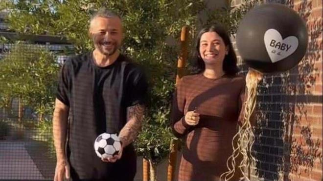 OULLARININ CNSYETN AIKLAMILARDI    Trk futbolunun nemli isimleri arasnda yer alan lhan Mansz, getiimiz yl Azerbaycanl Lela Leyla ile dnya evine girmiti. Bebek beklediklerini duyuran ift "Aramza katlman drt gzle bekliyoruz canm olum" paylamyla bebeklerinin cinsiyetlerini aklamlard.