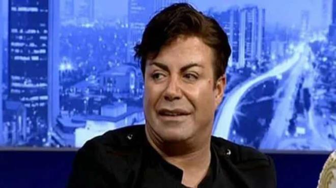 Sade renklerin hakim olduu ev dikkatlerden kamazken, havuzu ise gndem oldu.